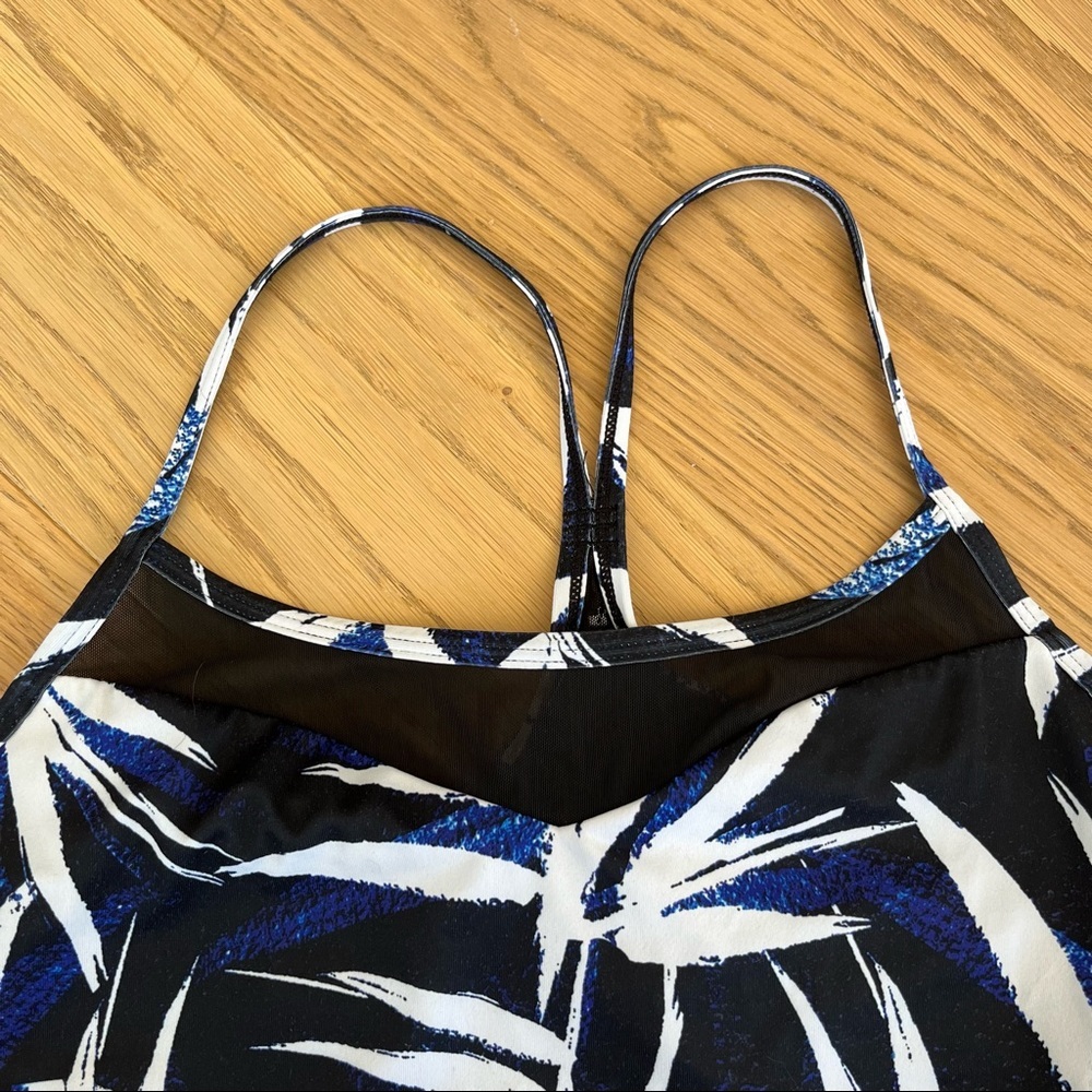 Fabletics Mesh Back Bra - Picture 2 of 8